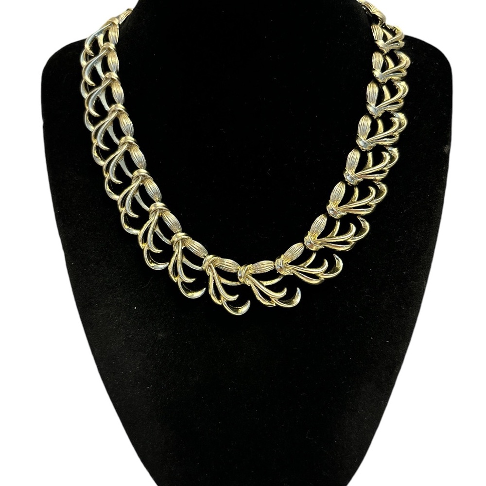 Coro Pegasus Gold Tone Choker/Necklace 13-1/2”+2”